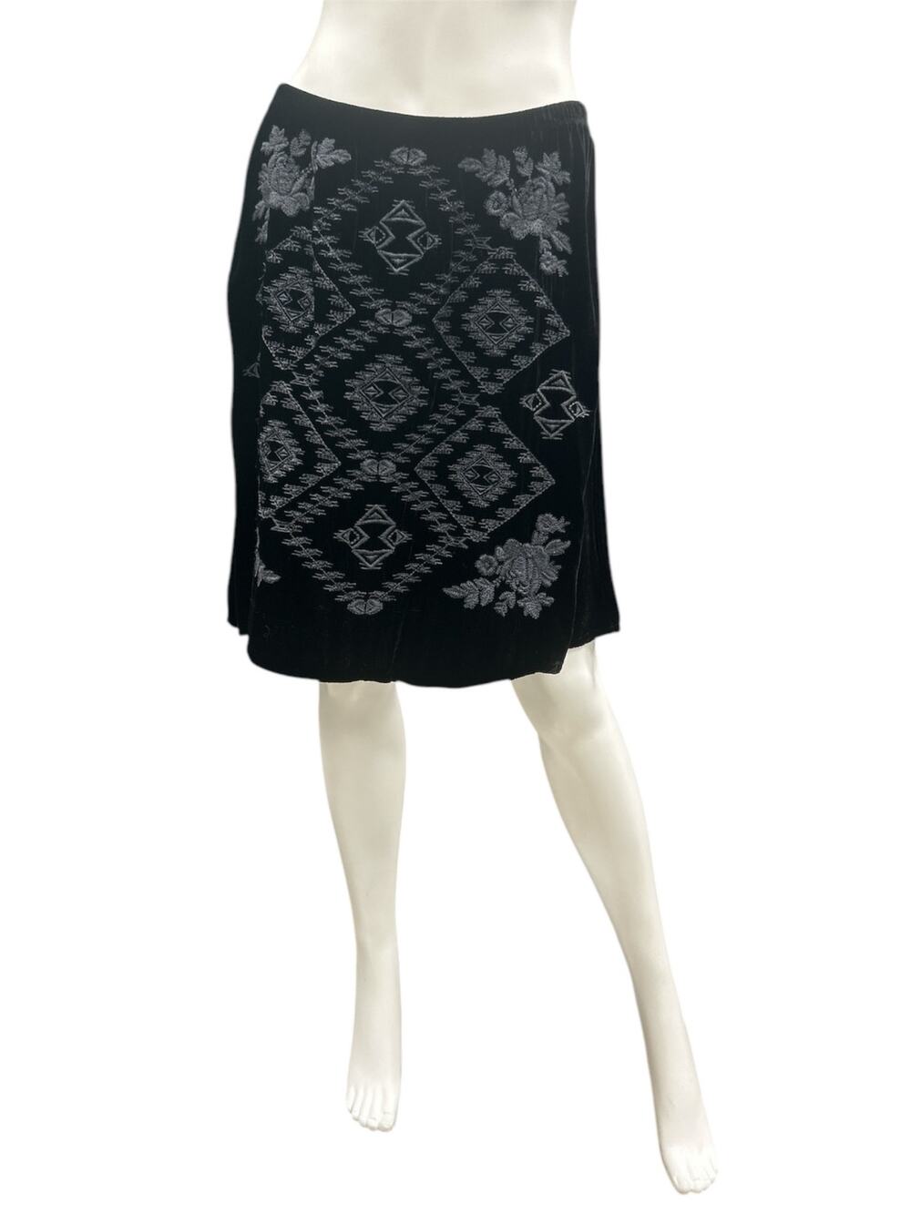NWT Johnny Was JW Los Angeles Skirt Women’s SZ L Velvet Embroidered Short Black